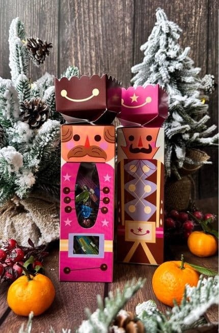 Коробка подарочная тубус с окном Рождественский гусар, 58х58х170 мм